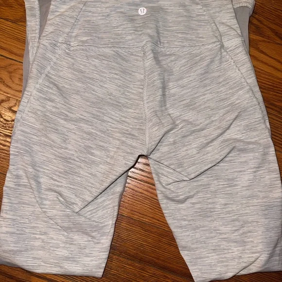 Lululemon Wunder Under - Picture 2 of 2